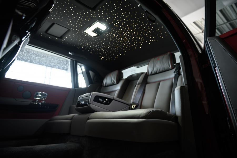 Интерьер Rolls-Royce Phantom EWB 2017 года  (JP) (фото 21 из 21)